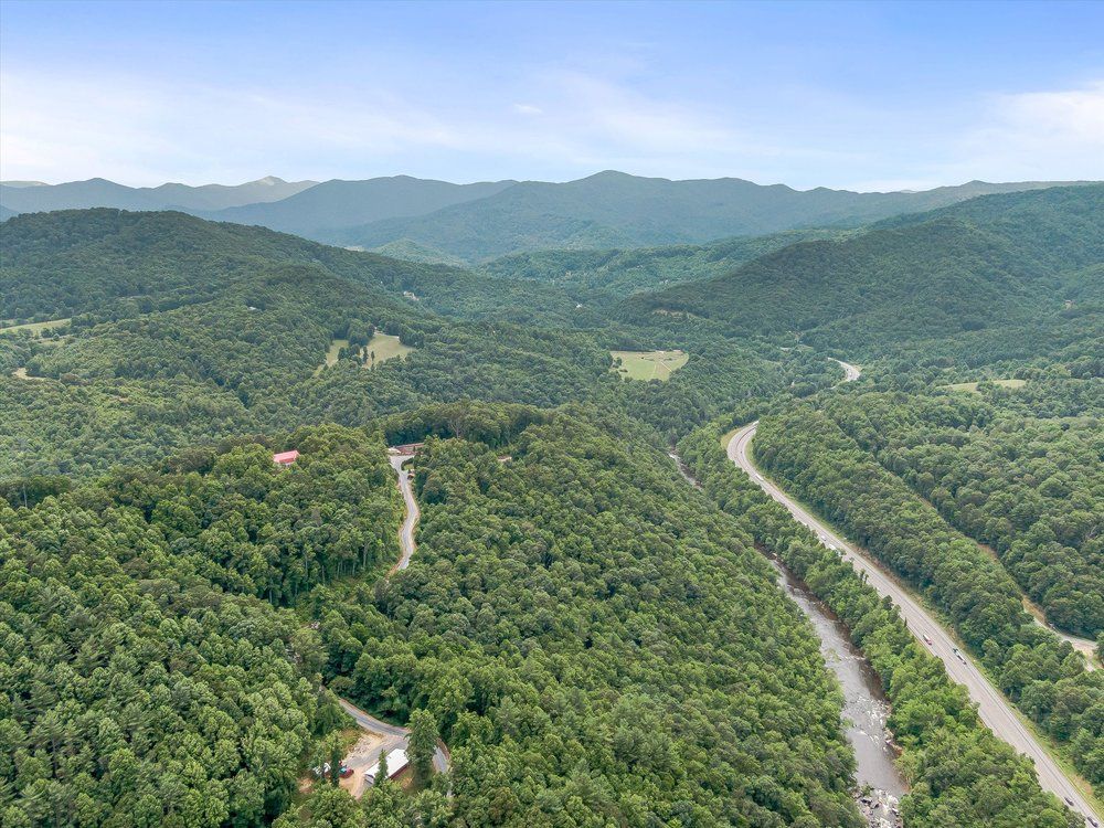 Majors Estate: 1610 Perth Rd, Clyde, NC 28721
